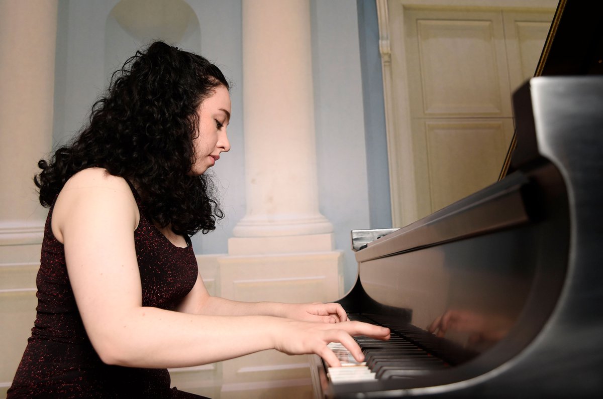 Vestavia Hills alumna carries on family tradition as pianist, teacher - VestaviaVoice.com
