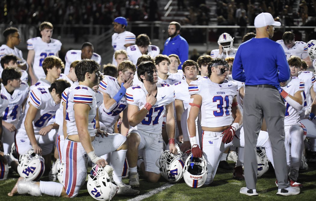 Thompson High School Secures Impressive 34-14 Victory Over Vestavia Hills in Class 7A Second-Round Playoff