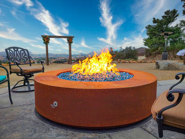 Corten-Steel-Unity-Lifestyle-3-Firepit-web.jpg