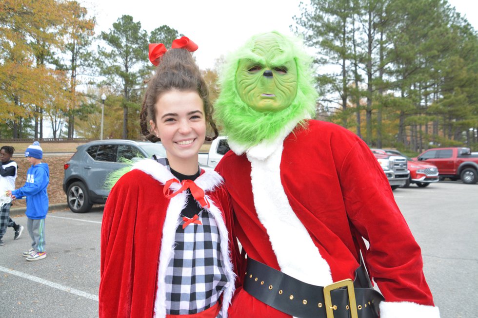 241208_VestaviaParade1.jpeg