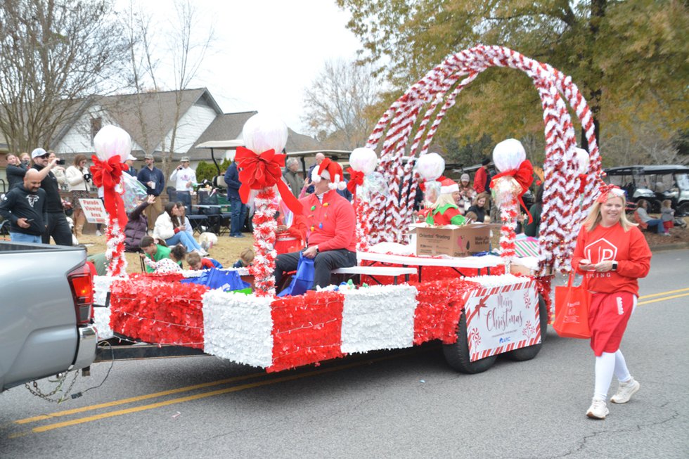 241208_VestaviaParade40.jpeg