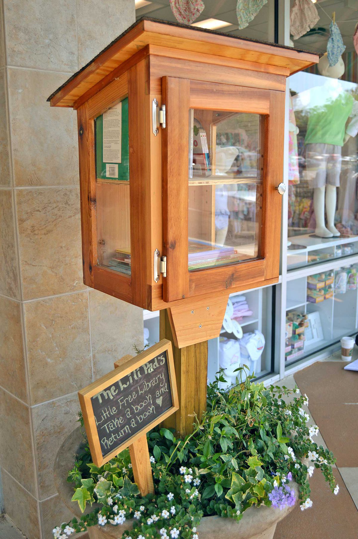 little-free-libraries-bring-books-community-together-vestaviavoice
